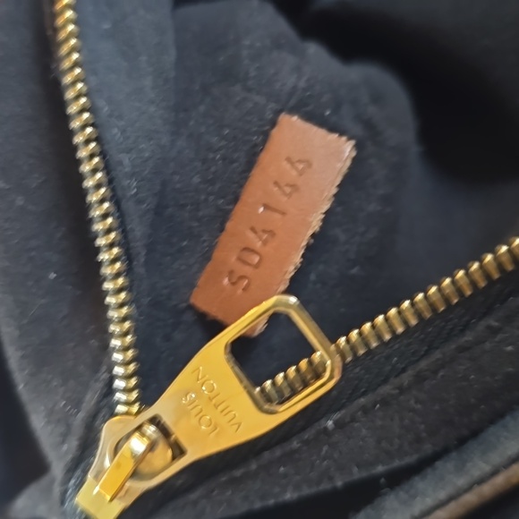 Louis Vuitton, Pallas Shoulder/Crossbody Chain Monogram Canvas Bag with Calfskin - Picture 15 of 16